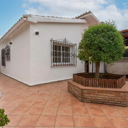 Charming Two Bedroom House Close To The Sea *