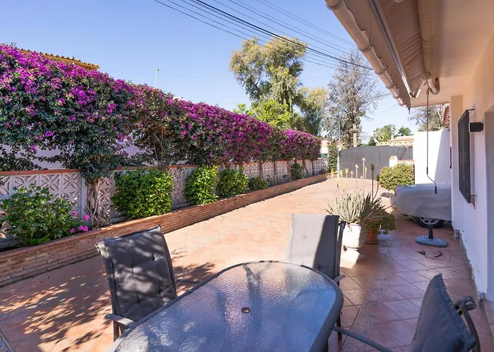 Charming Two Bedroom House Close To The Sea Vakantiehuis *