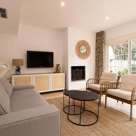 別荘 Charming Two Bedroom House Close To The Sea