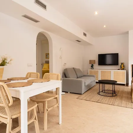 Charming Two Bedroom House Close To The Sea 마르베야