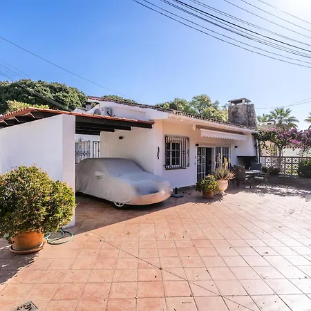 펜션 Charming Two Bedroom House Close To The Sea 마르베야