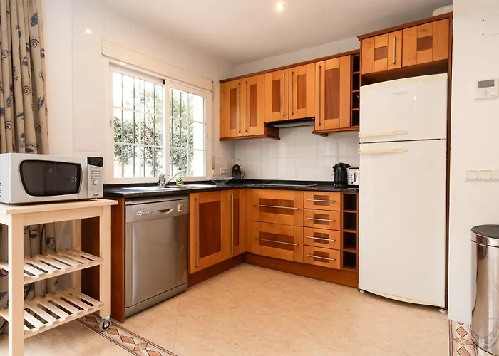 Charming Two Bedroom House Close To The Sea * ماربيا