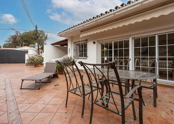 Charming Two Bedroom House Close To The Sea *