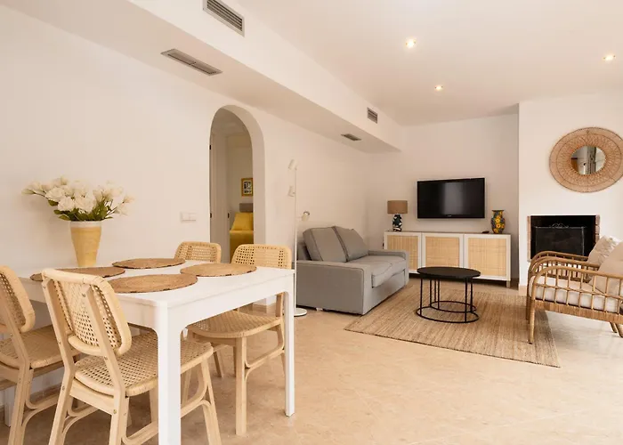 Charming Two Bedroom House Close To The Sea ماربيا