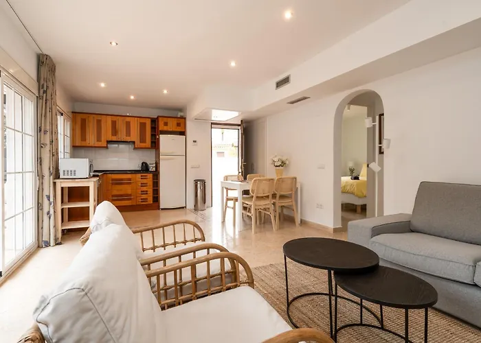 بيت للعطل Charming Two Bedroom House Close To The Sea *