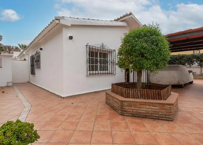 Charming Two Bedroom House Close To The Sea *