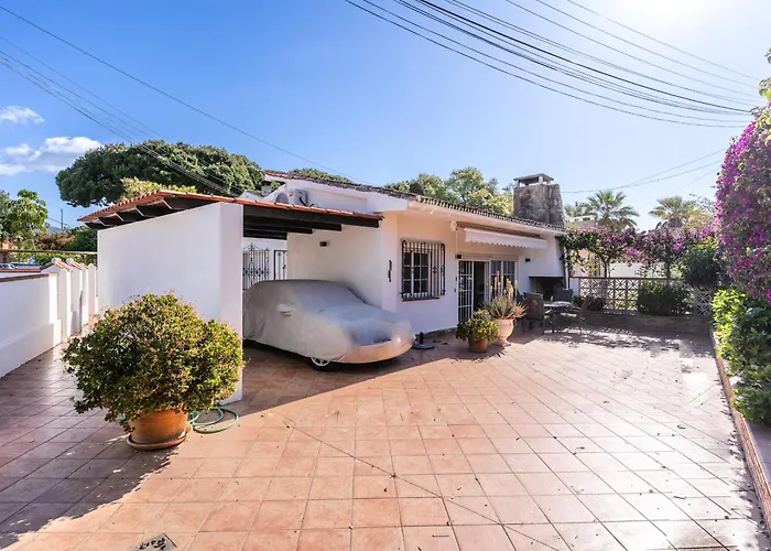 펜션 Charming Two Bedroom House Close To The Sea 마르베야