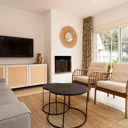 Feriehus Charming Two Bedroom House Close To The Sea *